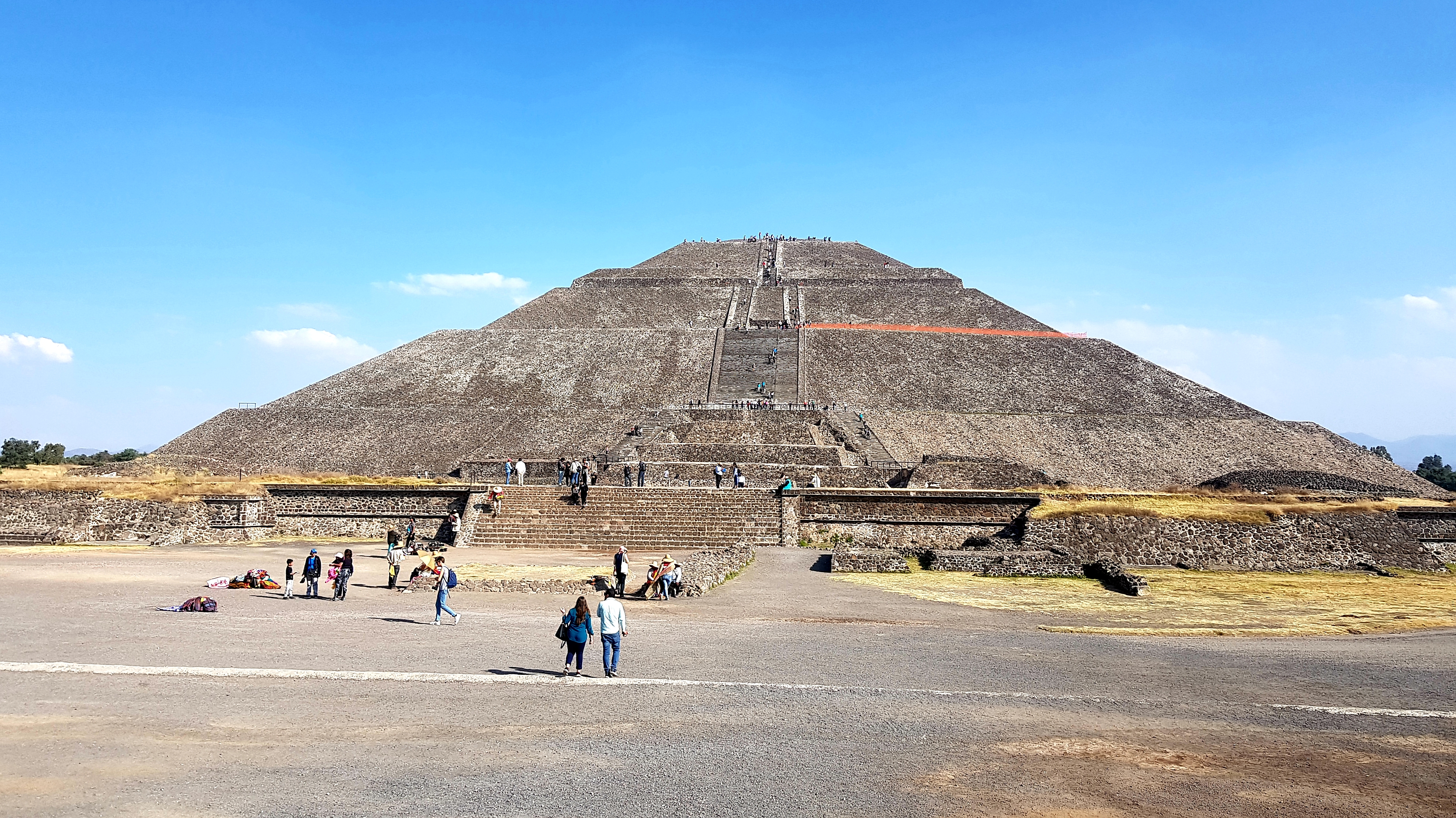 Pirámides de Teotihuacán_03.jpg